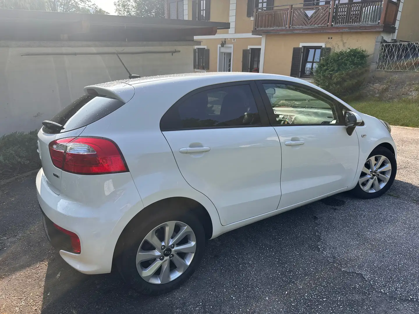 Kia Rio Rio 1,4 CRDi Titan ISG Titan Weiß - 2