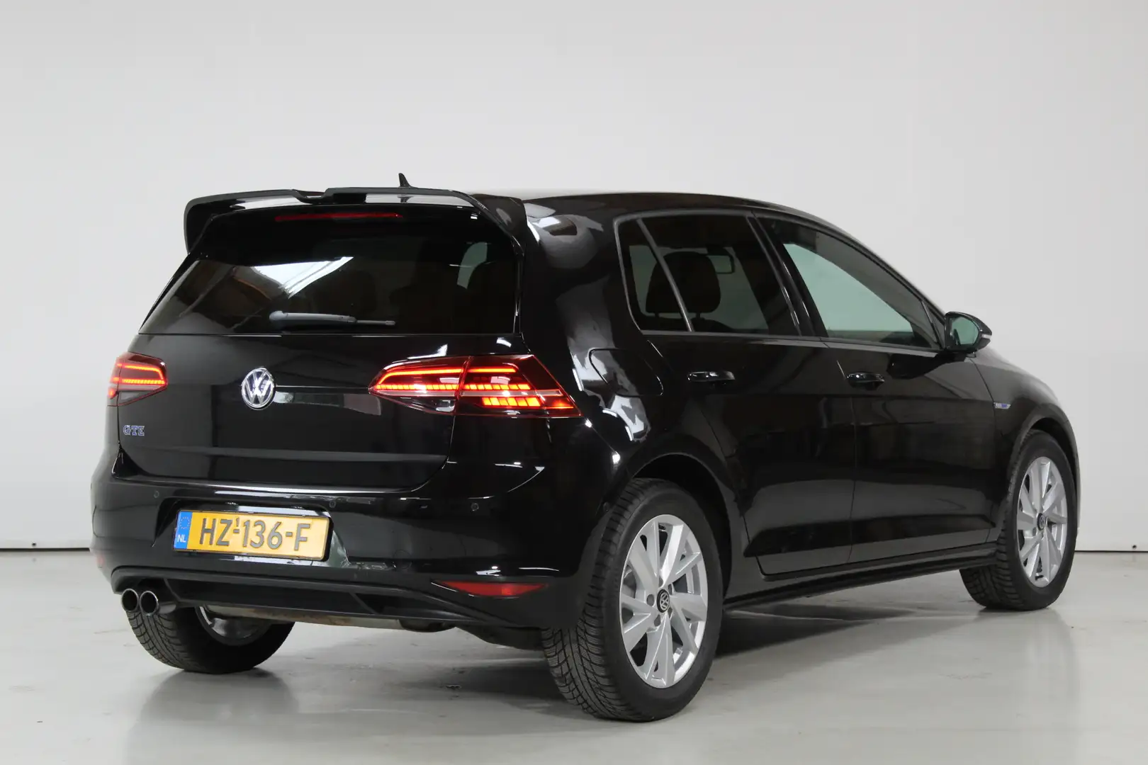 Volkswagen Golf GTE 1.4 TSI Navi | Camera | Cruise | Stoelverwarming Noir - 2