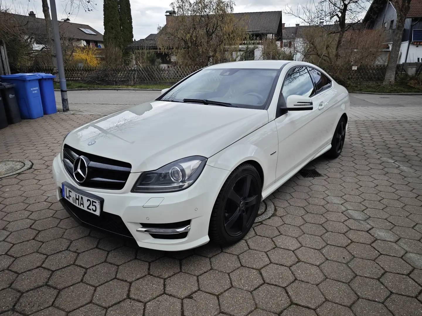 Mercedes-Benz C 220 CDI DPF Coupe (BlueEFFICIENCY) 7G-TRONIC Weiß - 2