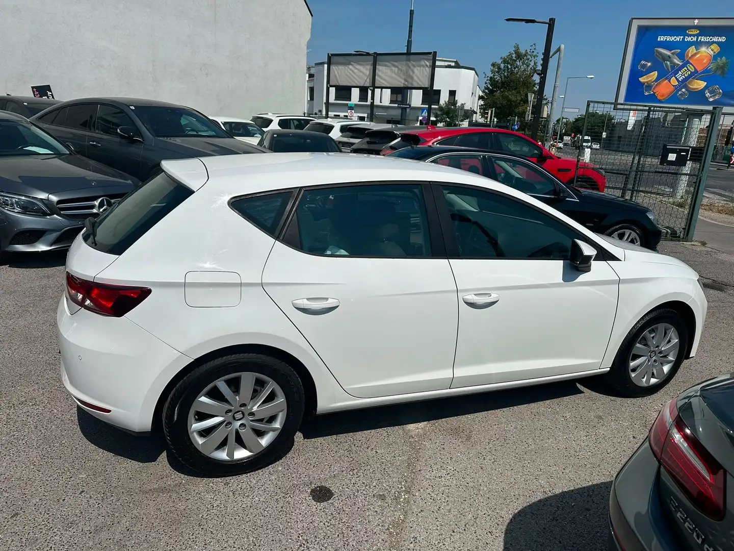 SEAT Leon Reference 1,2 TSI mit PICKERL 06/27 Parkhilf 8Reif Weiß - 2
