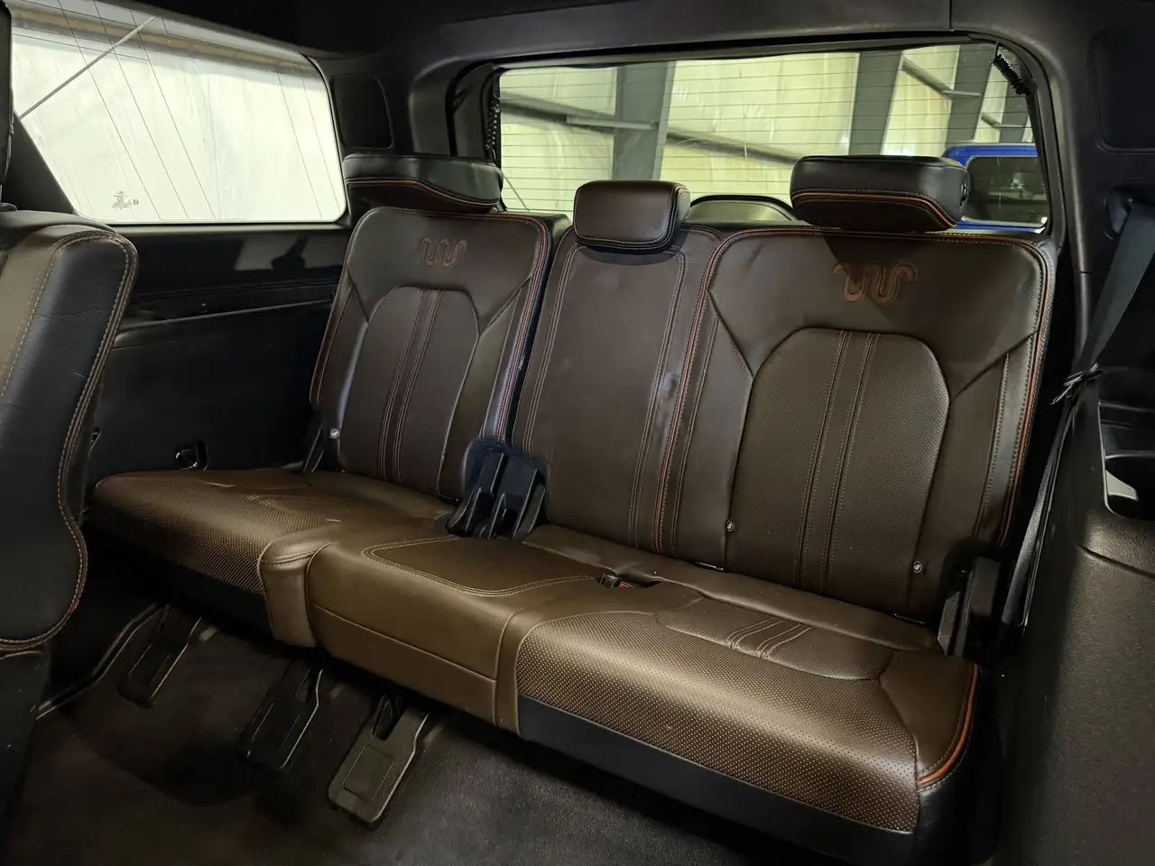 Ford Expedition снимка Ford Expedition