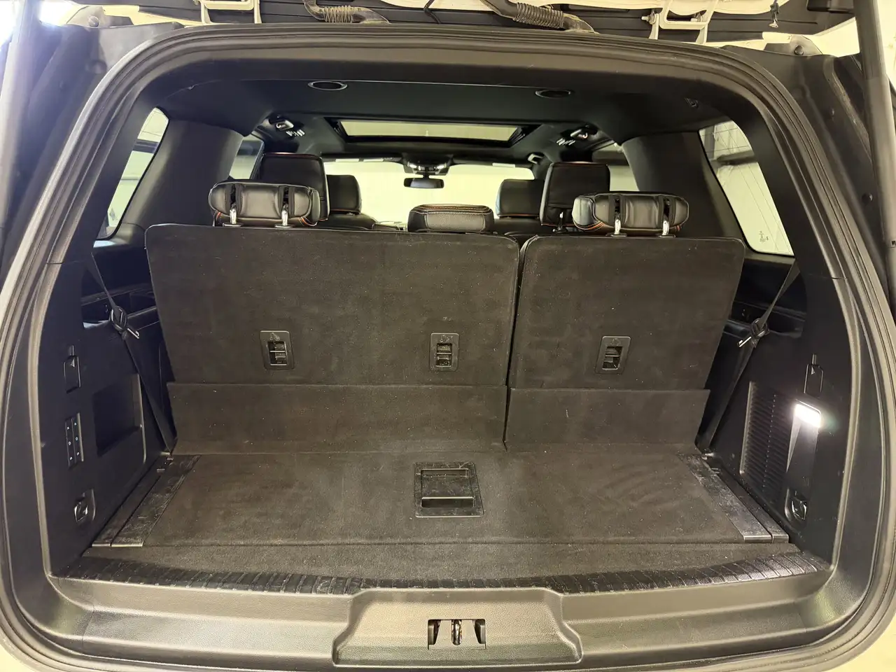 Ford Expedition снимка Ford Expedition