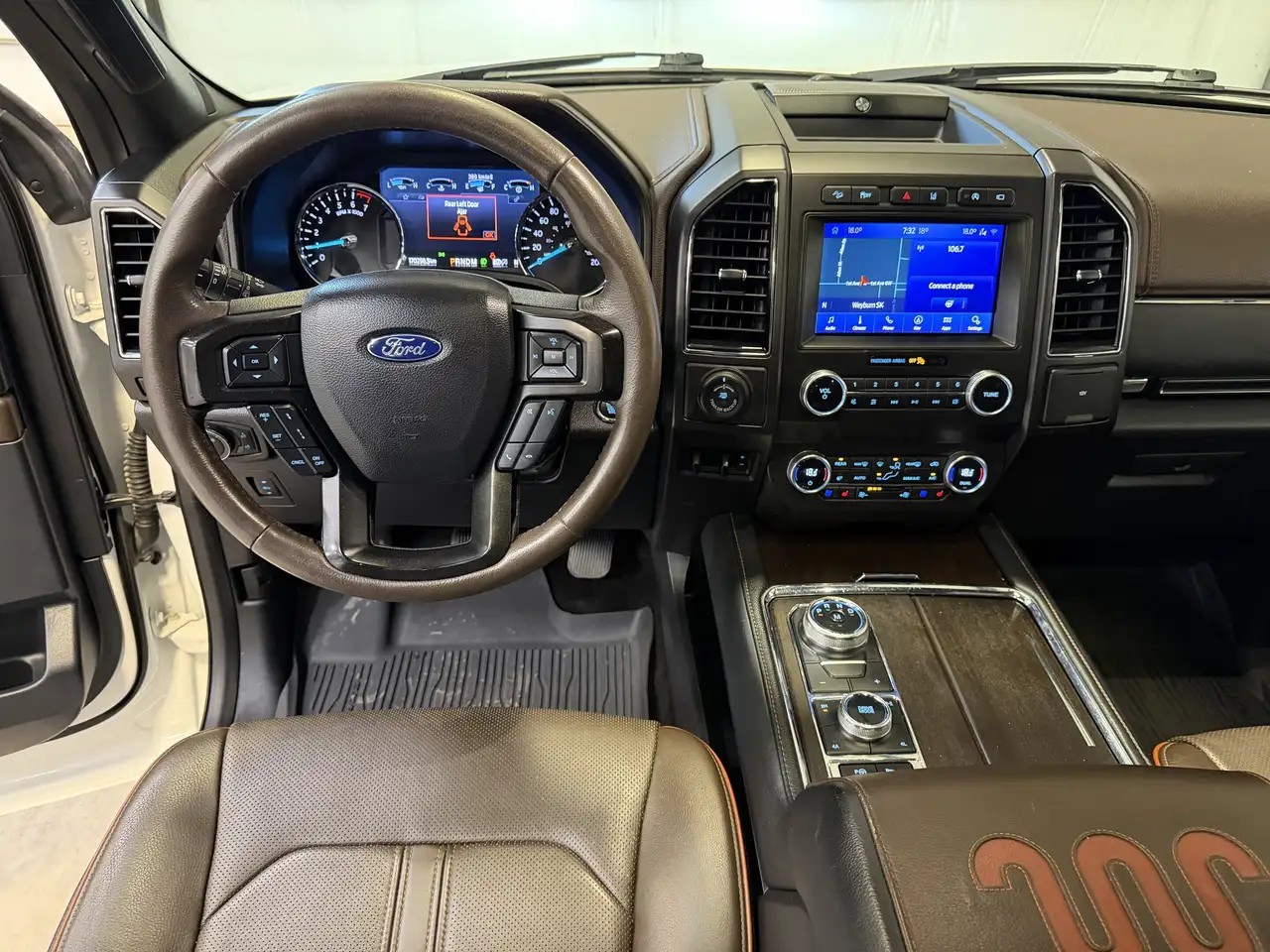 Ford Expedition снимка Ford Expedition