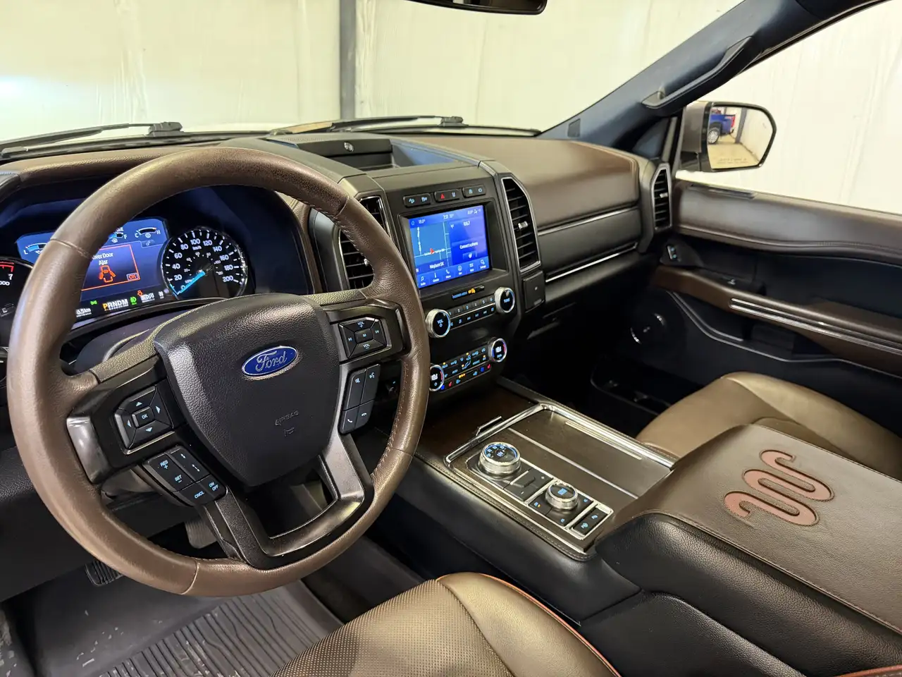 Ford Expedition снимка Ford Expedition