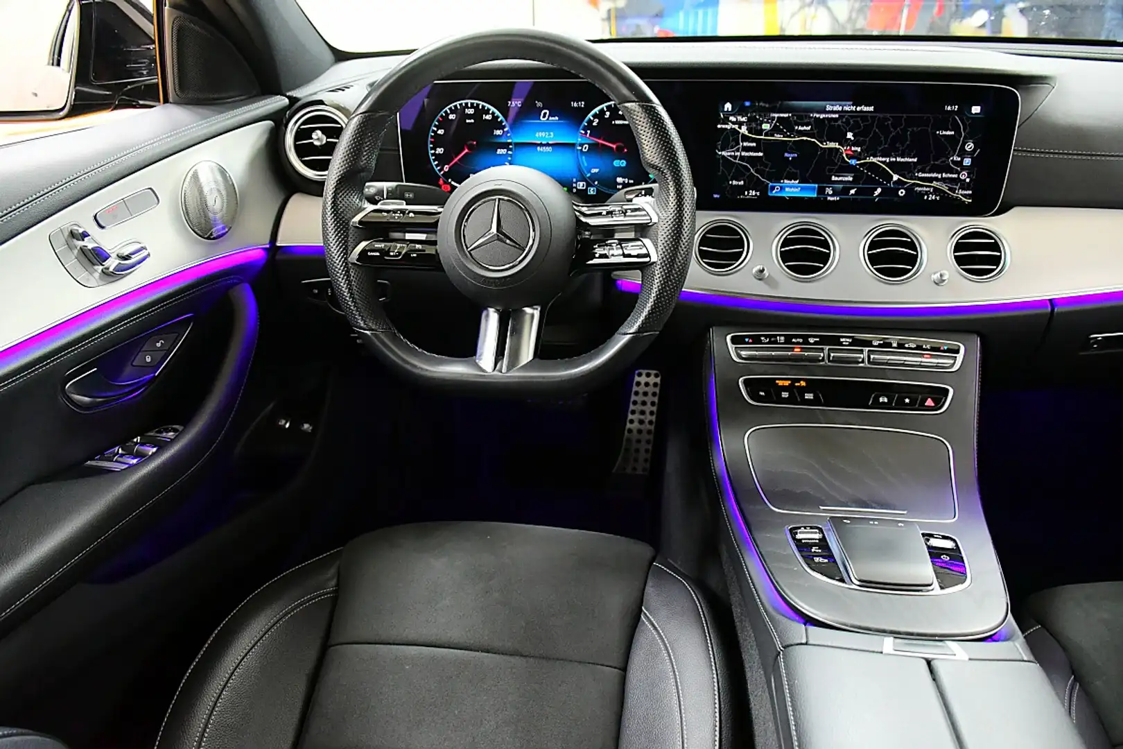 Mercedes-Benz E 300 e PHEV 4Matic Aut. ///AMG Line Schwarz - 2