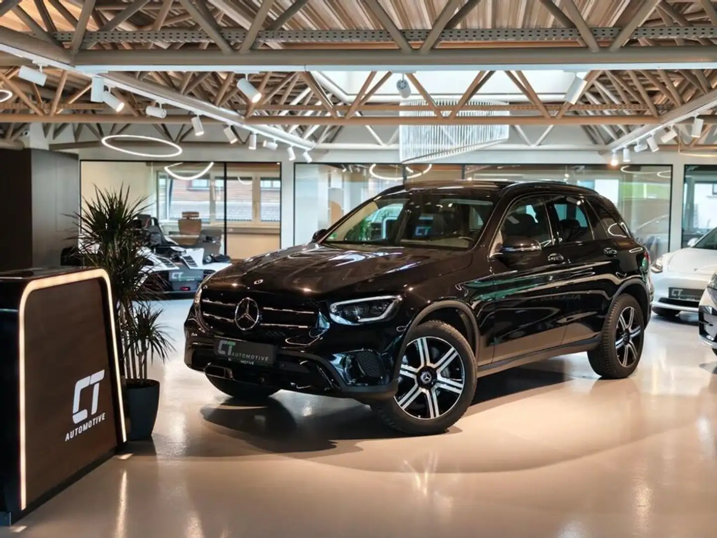 Mercedes-Benz GLC 300 e PHEV 4Matic Schwarz - 1
