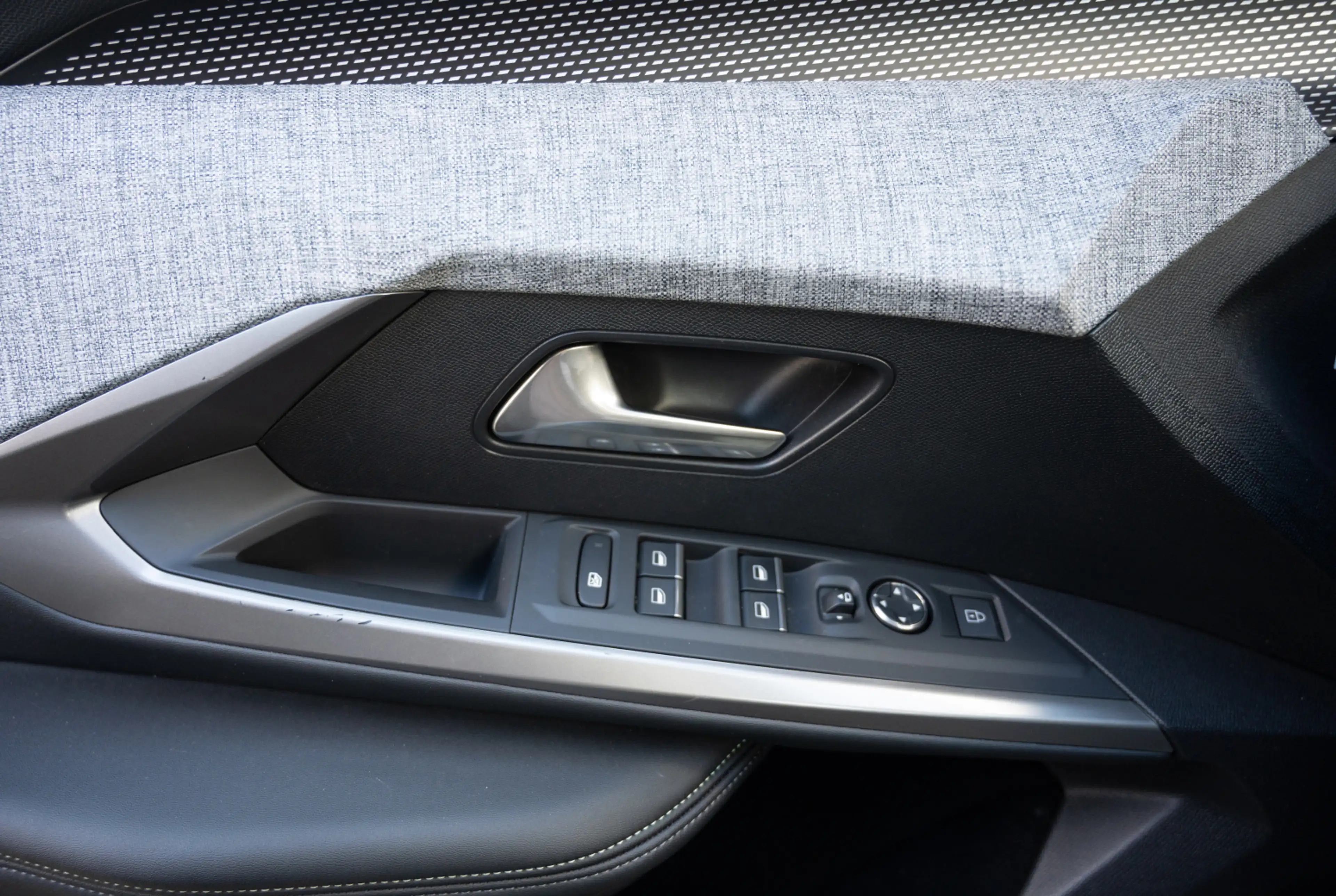 Peugeot 3008 GT 1.2 Hybrid 145 e-DSC6 *PANO-PAKET*180°KAMERA*SHZ* — photo 13
