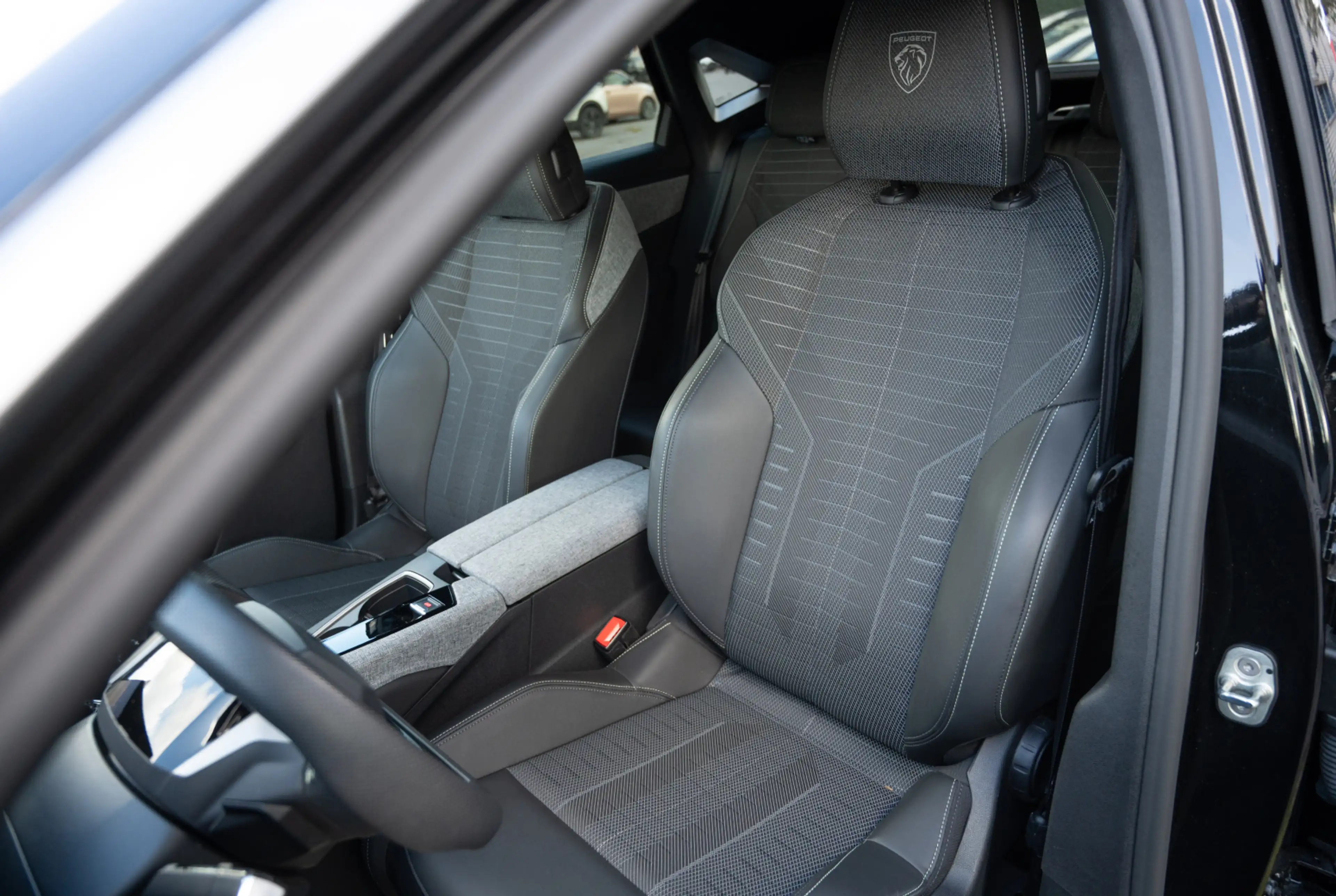Peugeot 3008 GT 1.2 Hybrid 145 e-DSC6 *PANO-PAKET*180°KAMERA*SHZ* — photo 7