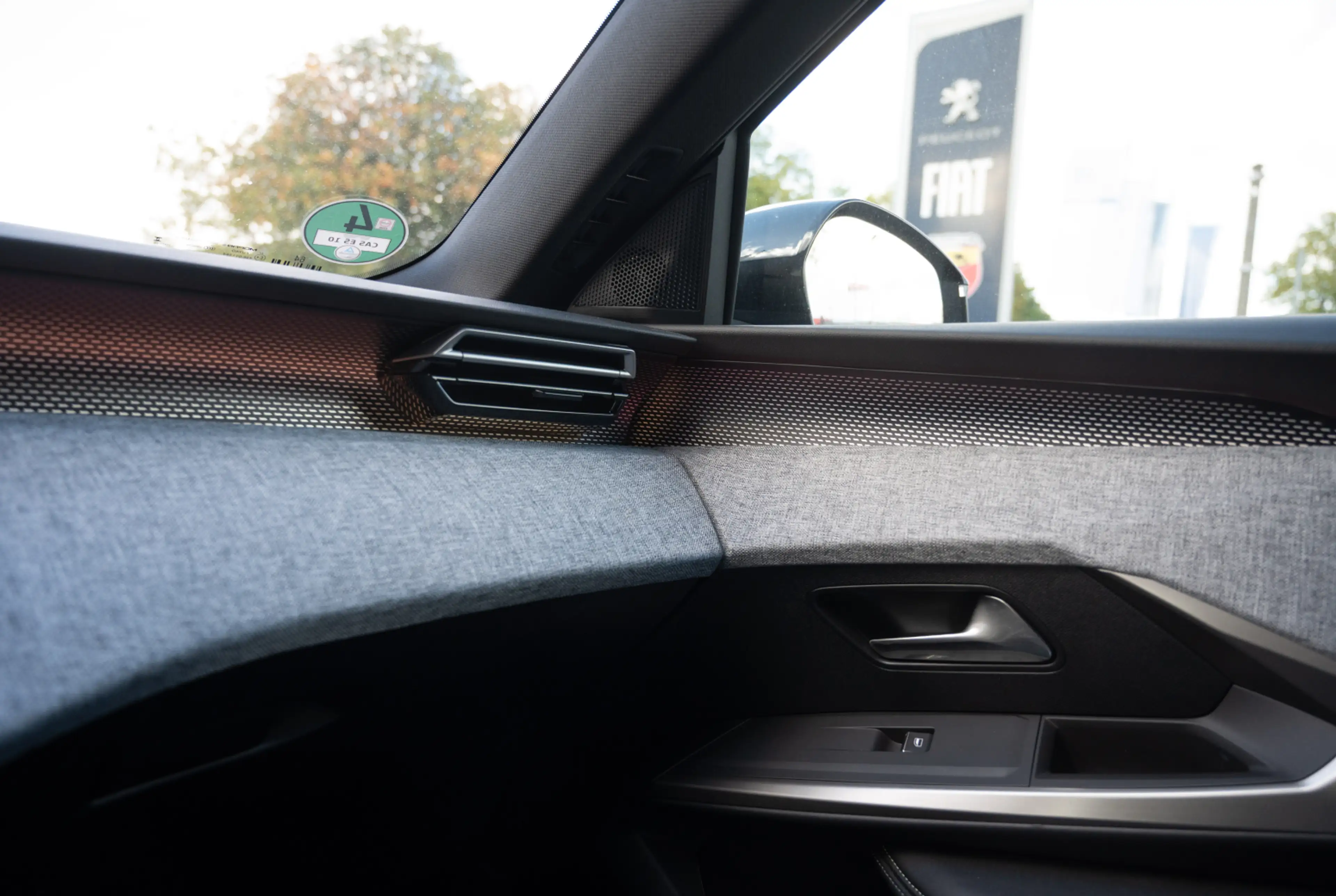 Peugeot 3008 GT 1.2 Hybrid 145 e-DSC6 *PANO-PAKET*180°KAMERA*SHZ* — photo 12