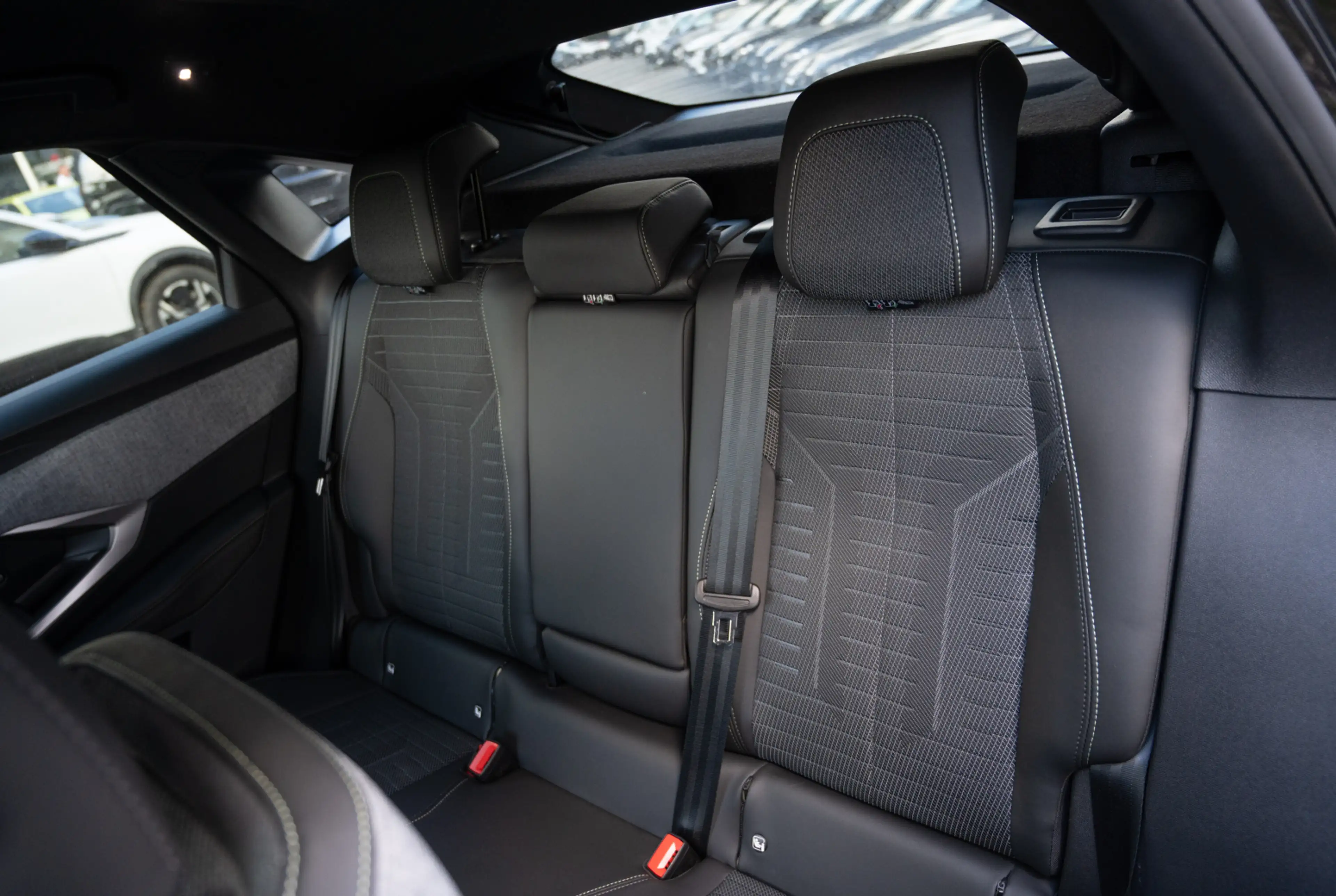 Peugeot 3008 GT 1.2 Hybrid 145 e-DSC6 *PANO-PAKET*180°KAMERA*SHZ* — photo 8