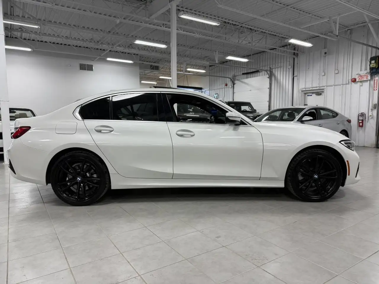 BMW 3 Series снимка BMW 3 Series