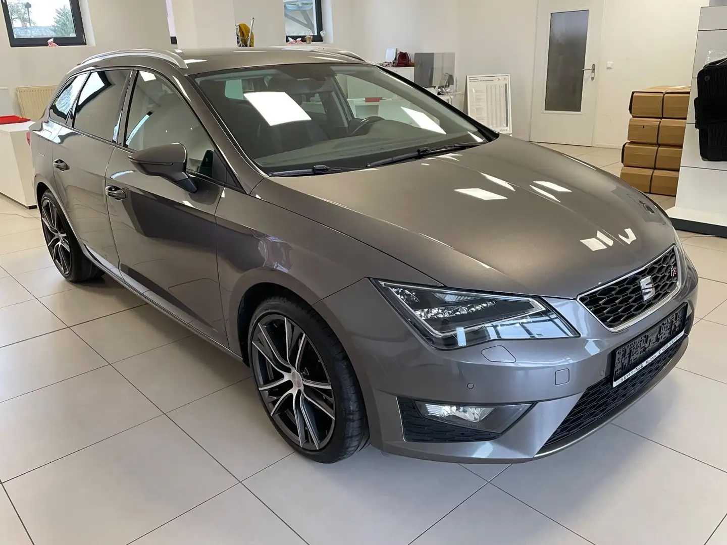 SEAT Leon ST FR TSI Kombi Gris - 1