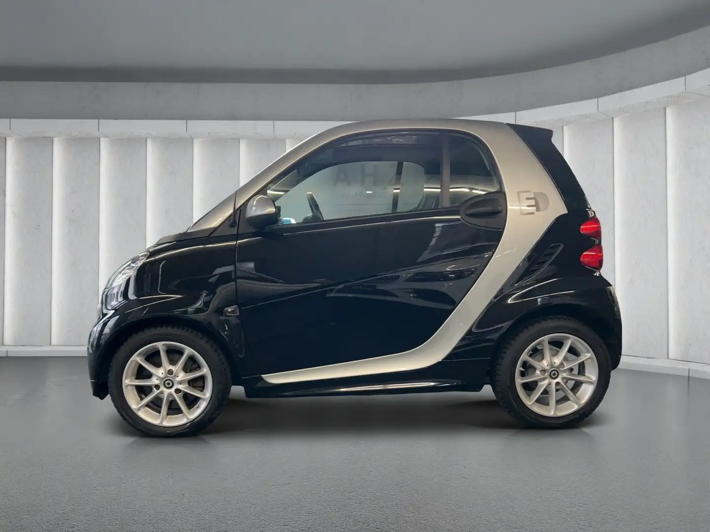smart forTwo coupe electric drive Schwarz - 2