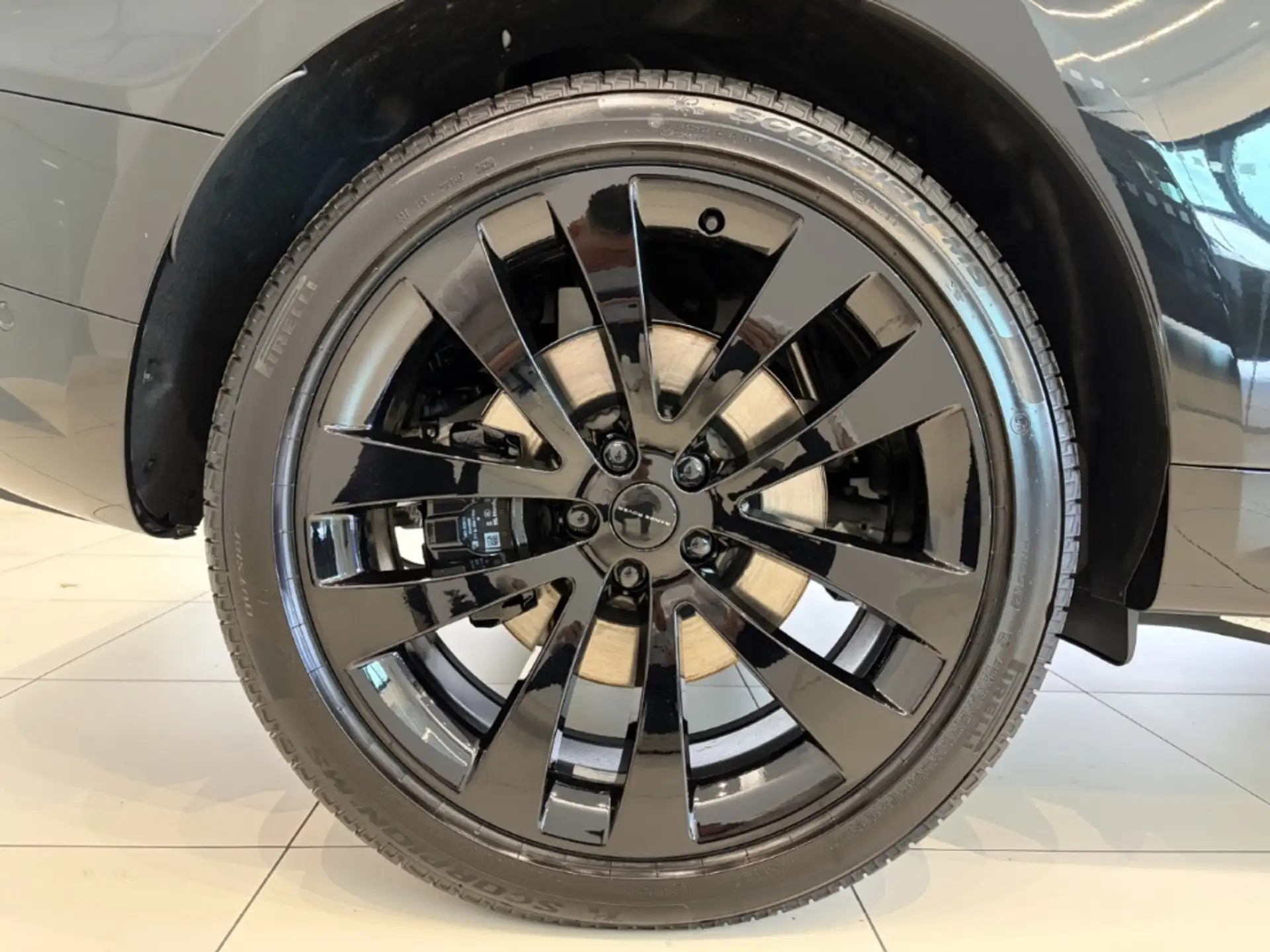 Land Rover Range Rover Sport 2026 건메탈 사진 6