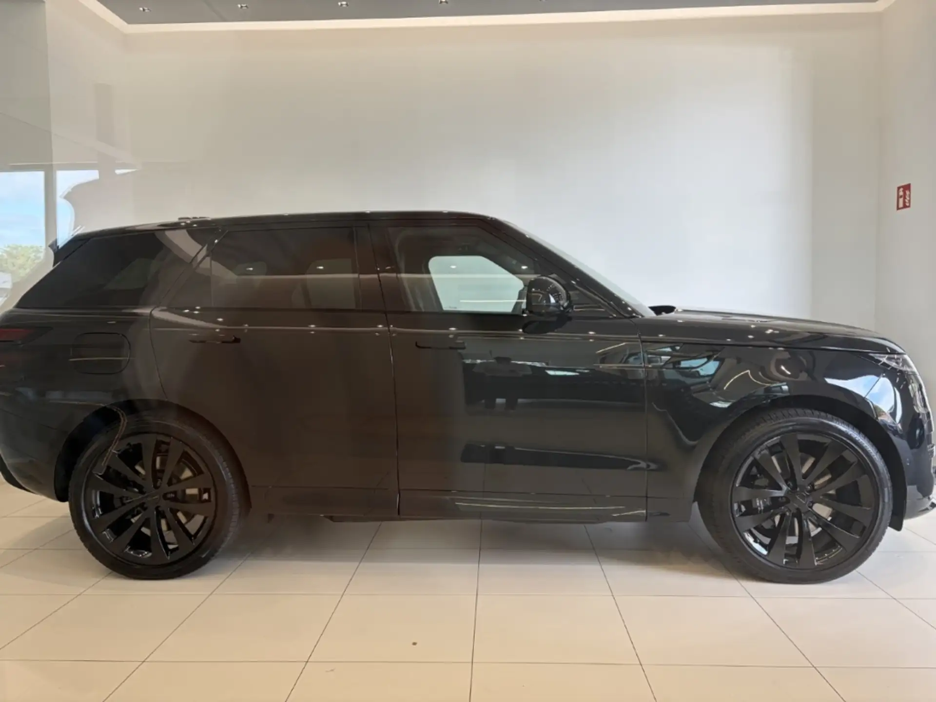 Land Rover Range Rover Sport 2026 건메탈 사진 3