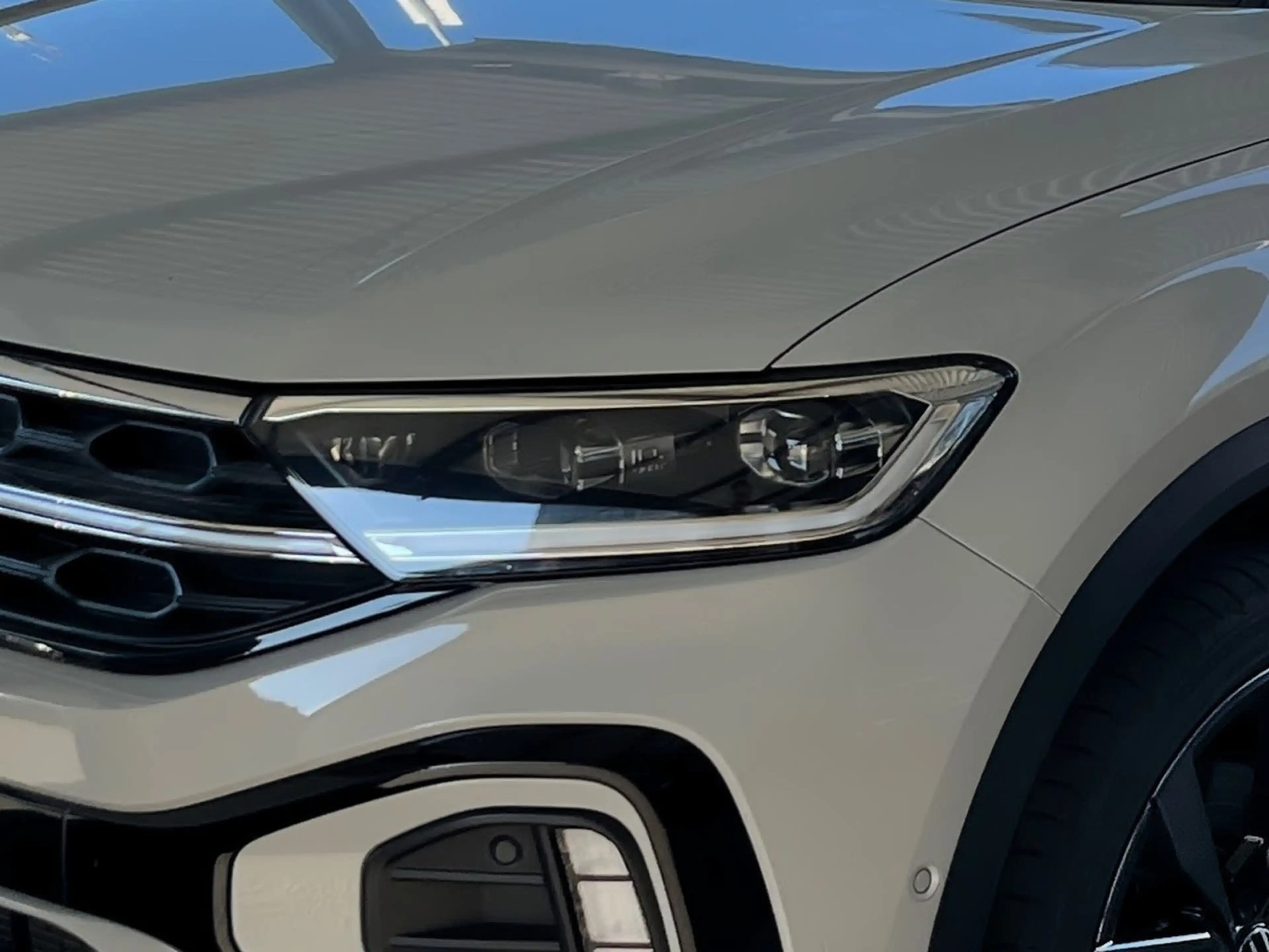 Volkswagen T-Roc R-Line Edition Karmann AHK Stand — photo 3