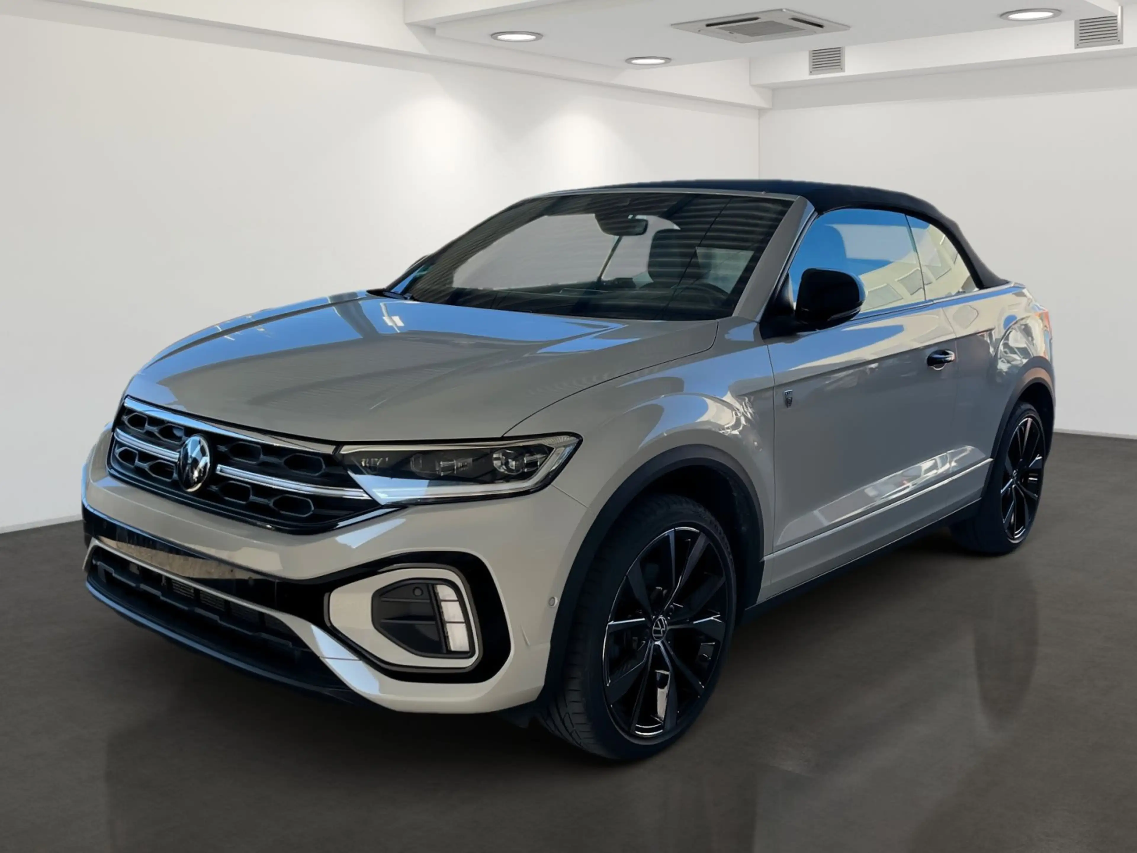 Volkswagen T-Roc R-Line Edition Karmann AHK Stand — photo 2