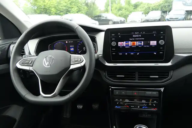 Volkswagen T-Cross view 9