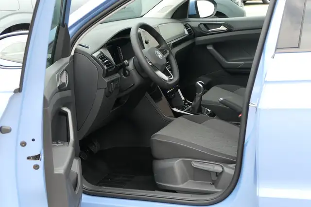 Volkswagen T-Cross view 6