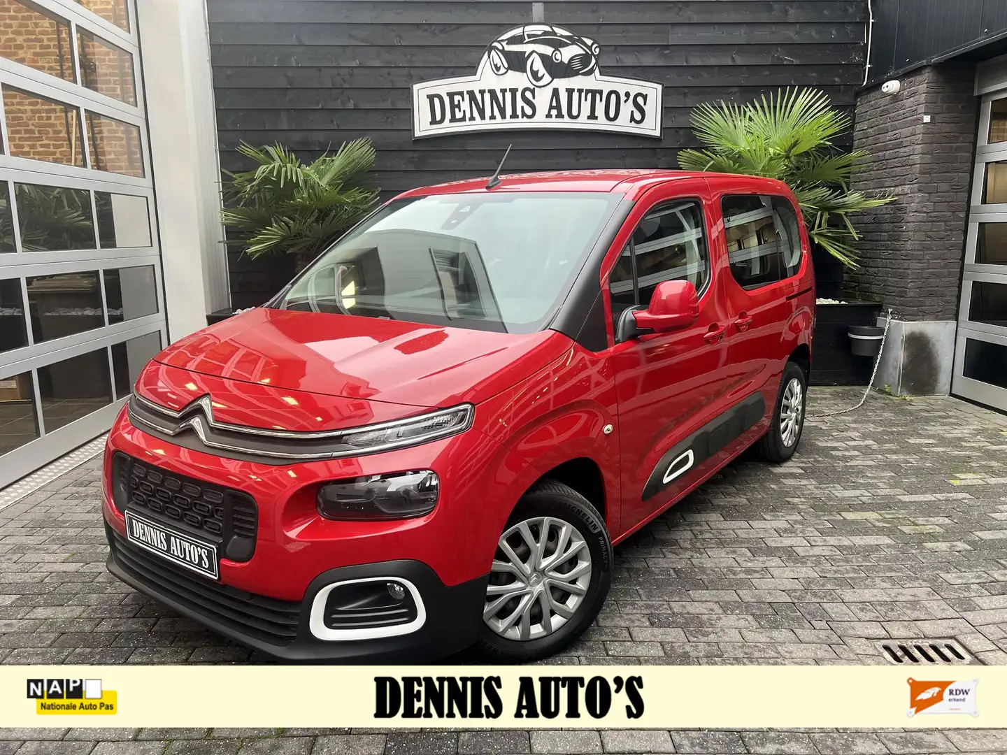Citroen Berlingo 1.2 PureTech Live Rood - 1