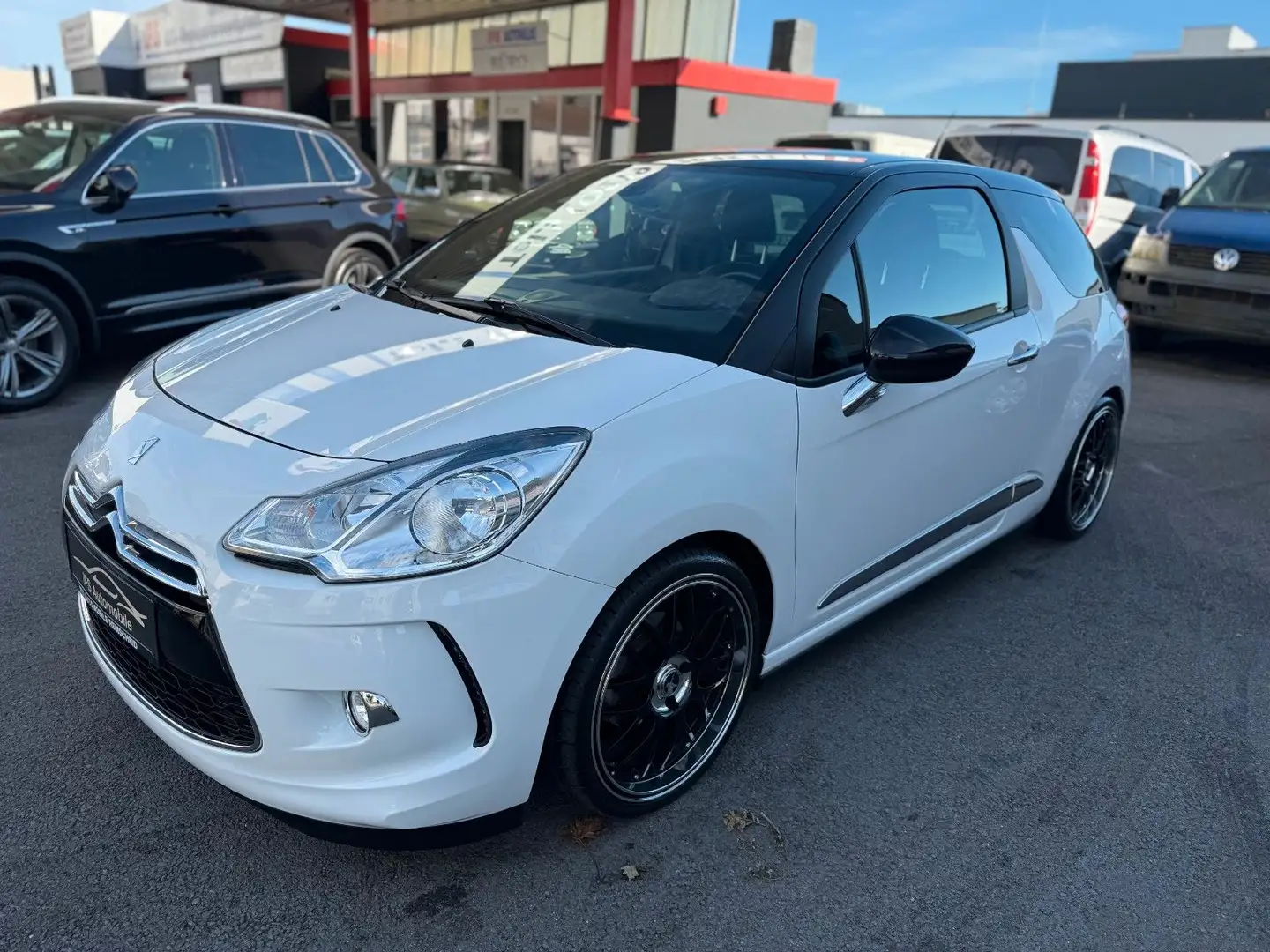 Citroen DS3 SoChic 1 HAND NUR 30800 KM Weiß - 1
