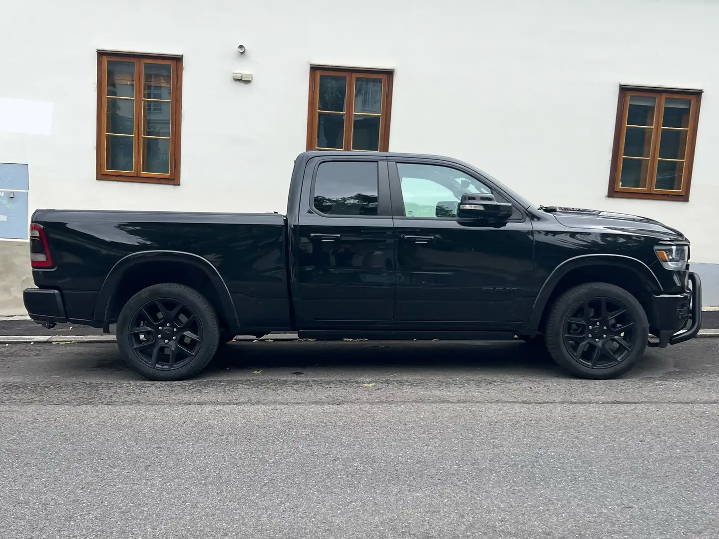 RAM 1500 Quad Cab Laramie Sport - 2