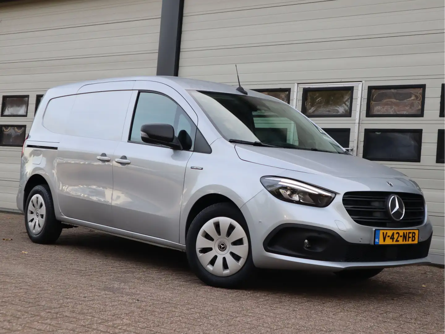 Mercedes-Benz Citan eCitan L2 Lang Pro 51 kWh SOH 98,6 % - AC 22 kWh L Zilver - 2