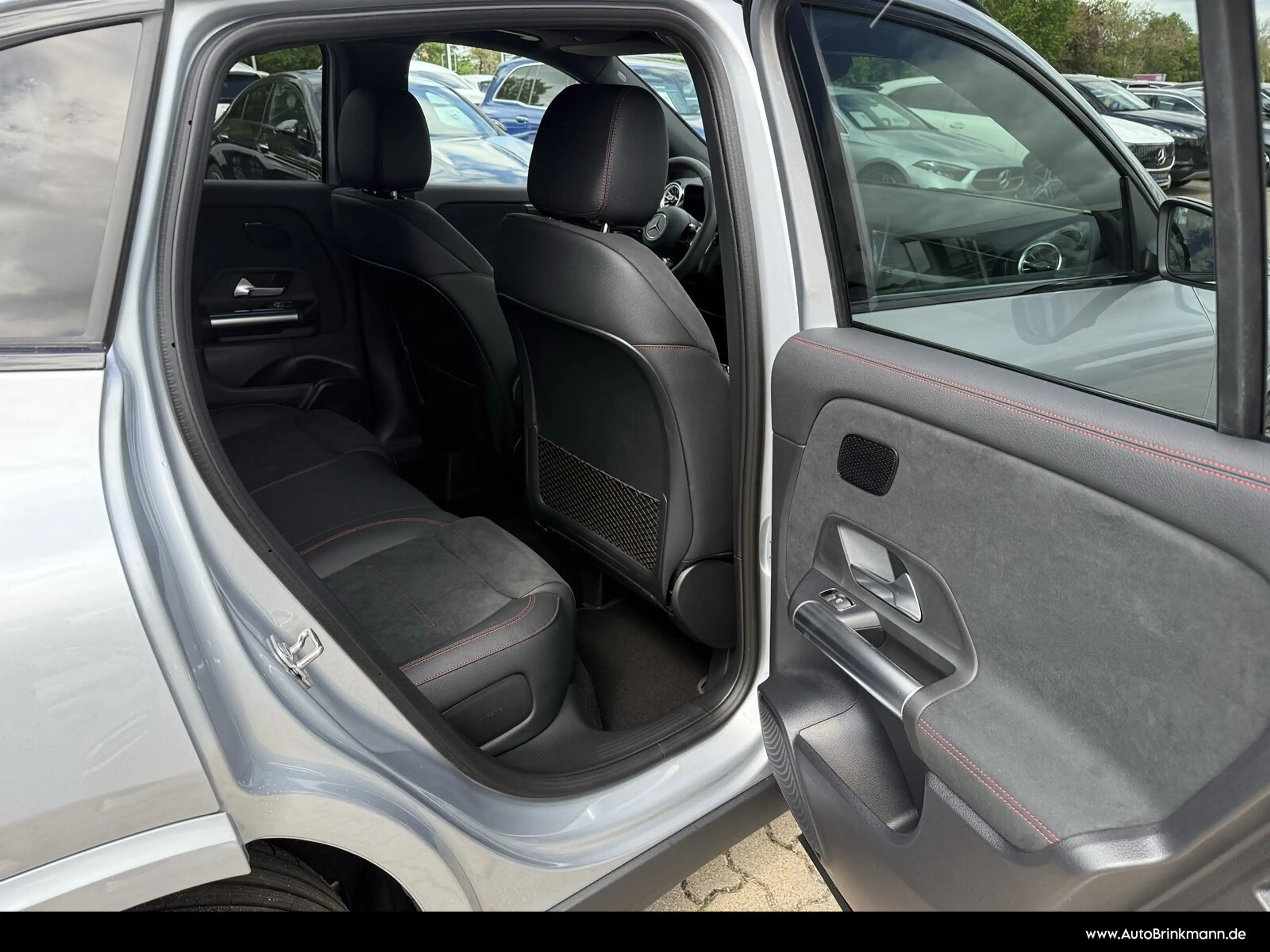Mercedes-Benz GLA 200 GLA 200 AMG Line/Pano/Multibeam/AHK/360°/EasyP — photo 11