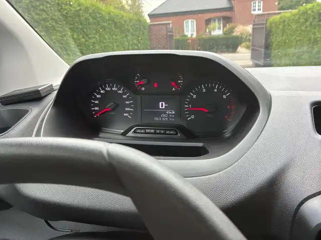 Peugeot Partner view 4