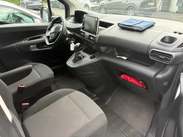 Peugeot Partner view 2
