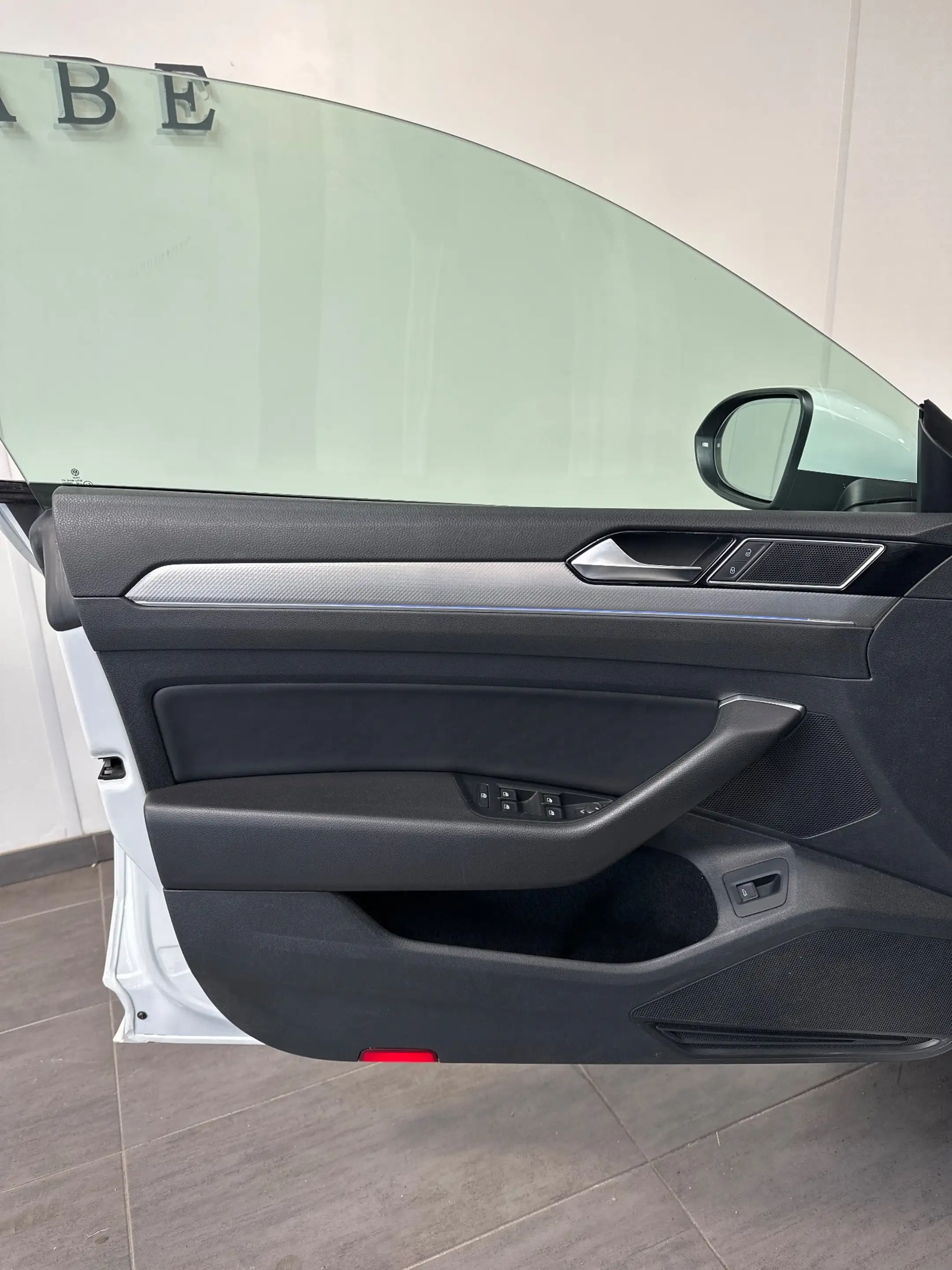 Volkswagen Arteon 2.0 TSI DSG R-Line NAV+LED+PANO+360°+ACC+DCC+KAM — photo 7