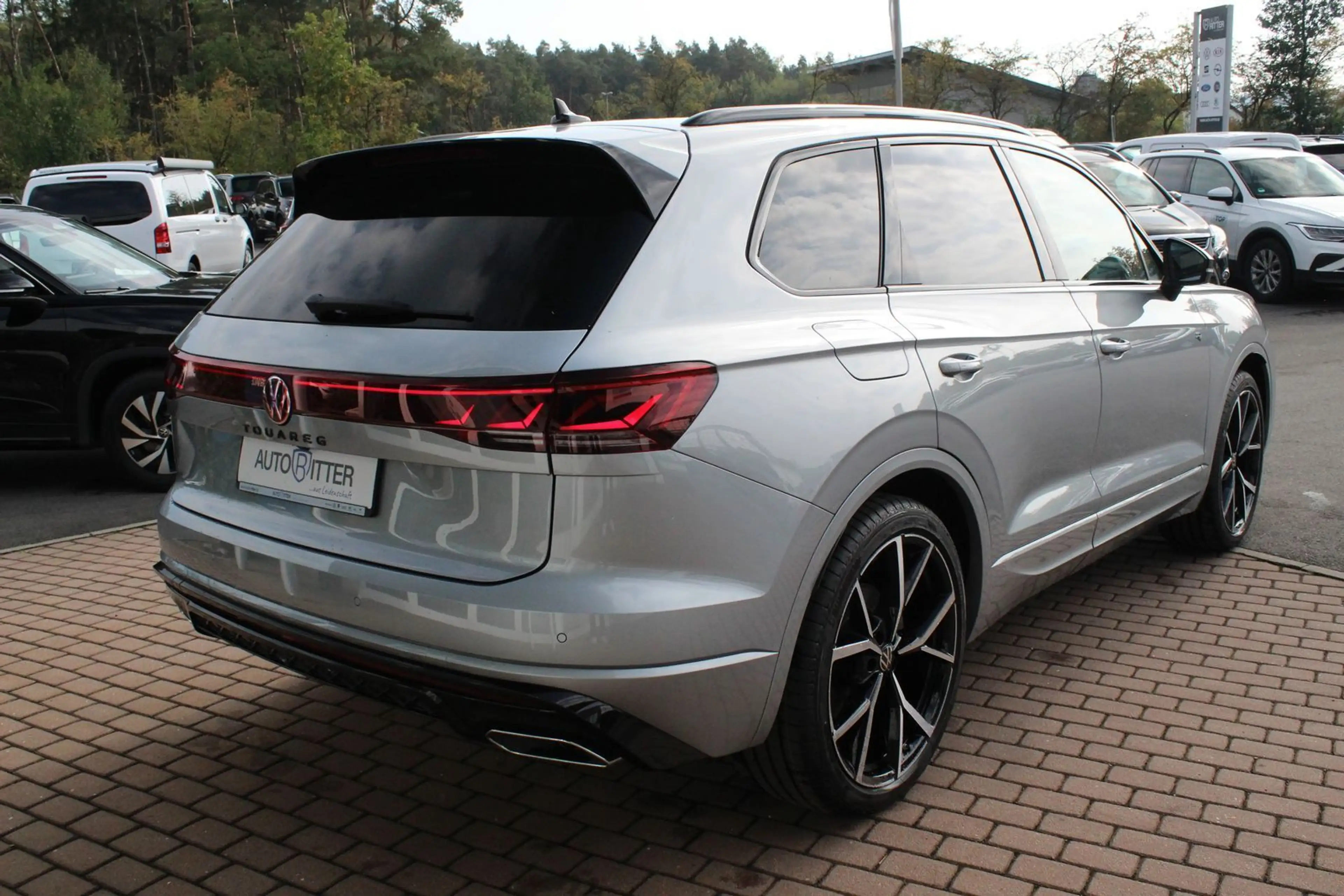 Volkswagen Touareg R-Line Final Edition Pano+SHZ+CarPlay... — photo 4
