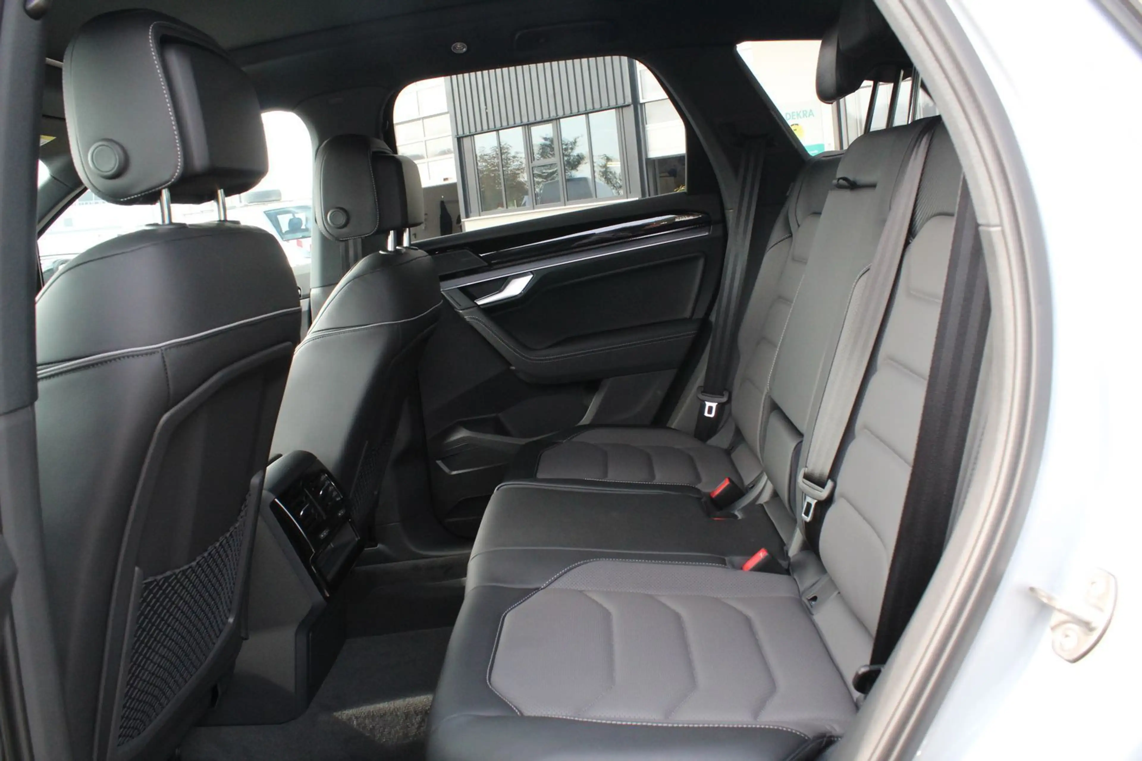 Volkswagen Touareg R-Line Final Edition Pano+SHZ+CarPlay... — photo 8