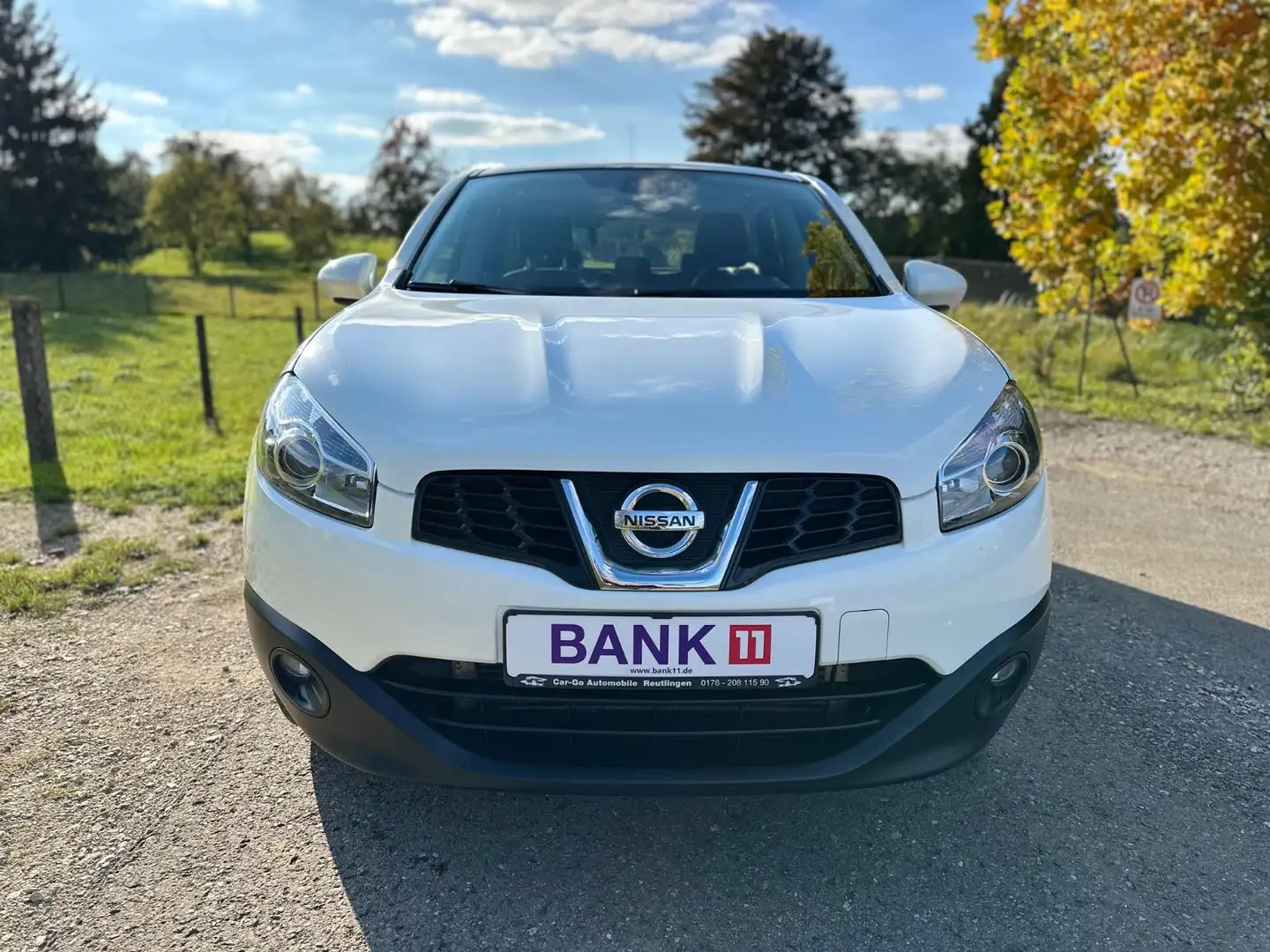 Nissan Qashqai Acenta 4X4*Aut.*AHK*Kam*Navi*Pano*Xen*8x Weiß - 1