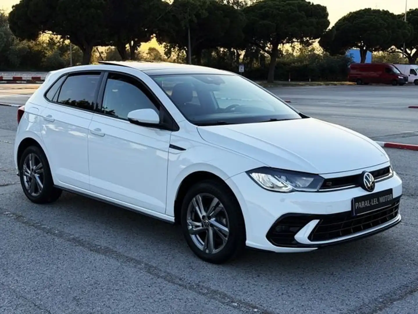 Volkswagen Polo 1.0 TSi R LINE con TECHO PANORÁMICO, CAR PLAY... Blanco - 1