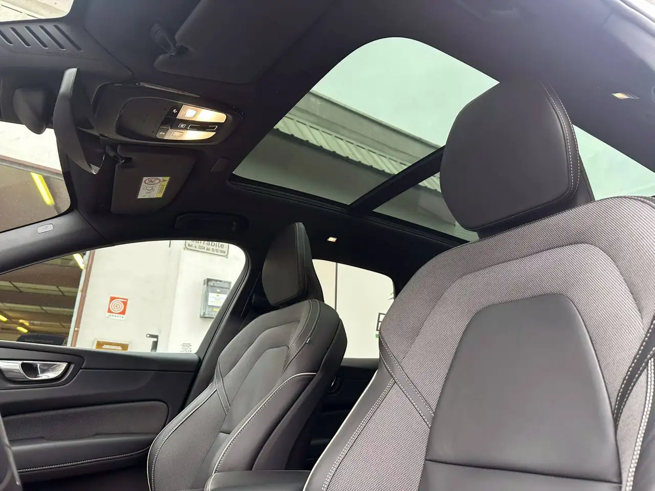 Volvo XC60 T6 phev R-design awd AUT/NAV/TETTO/CAMERA360/PELLE, миниатюра 15