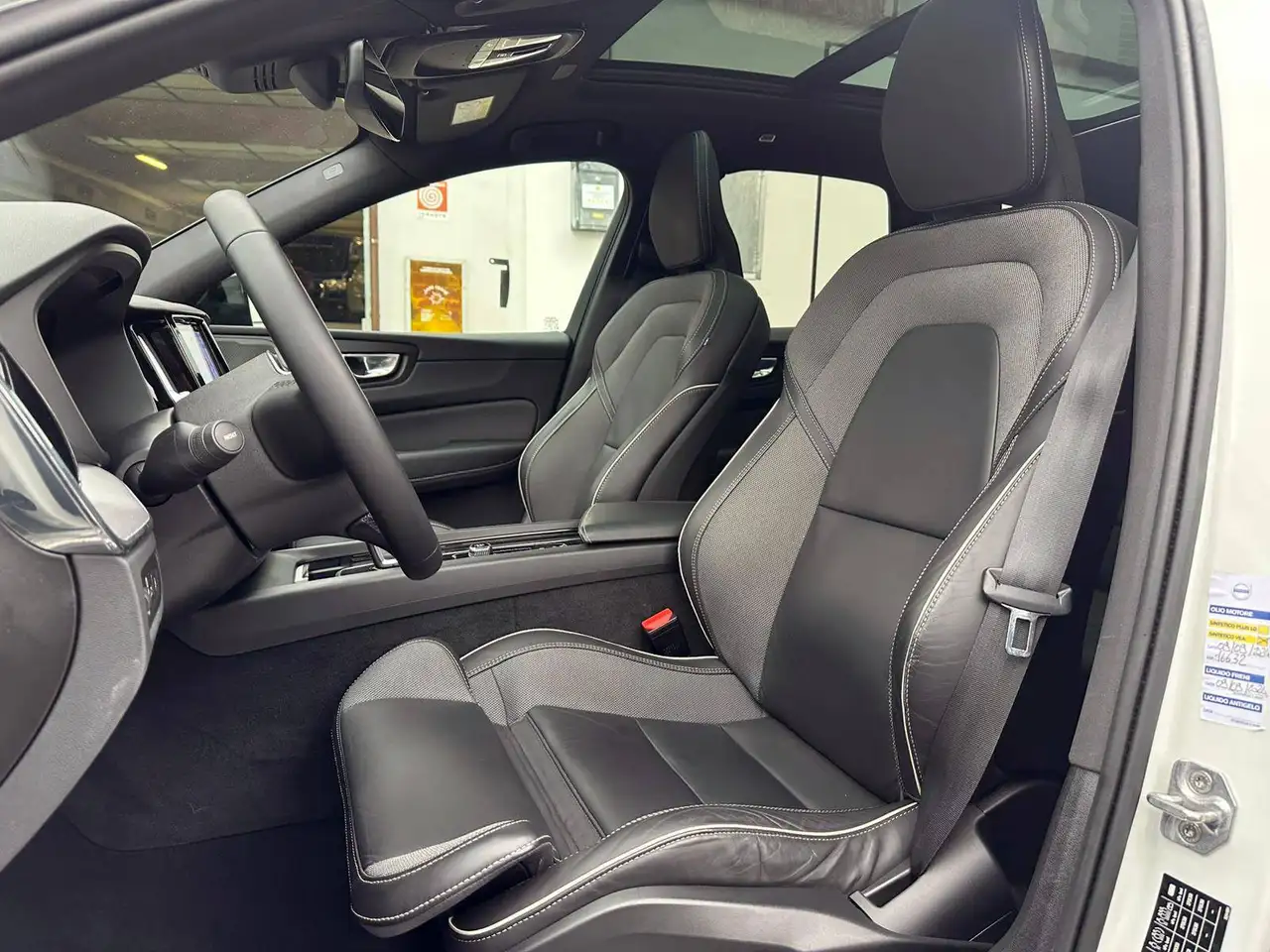 Volvo XC60 T6 phev R-design awd AUT/NAV/TETTO/CAMERA360/PELLE, миниатюра 8