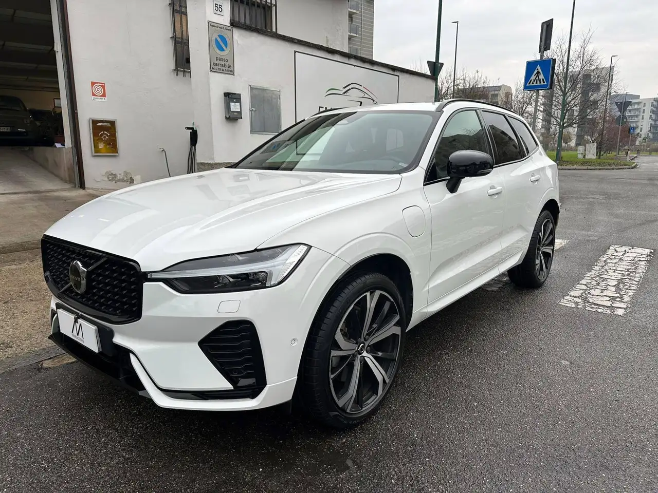Volvo XC60 T6 phev R-design awd AUT/NAV/TETTO/CAMERA360/PELLE