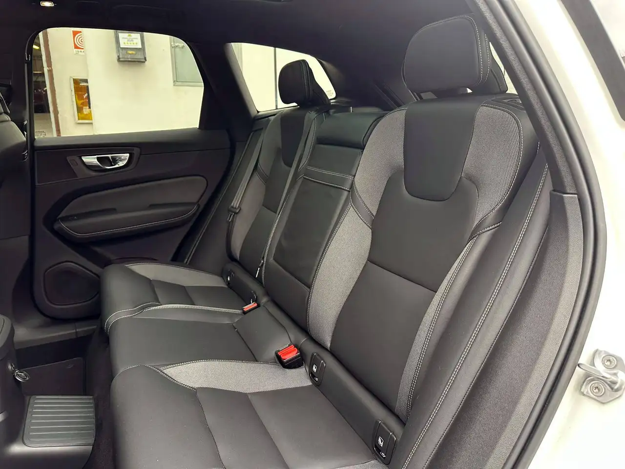 Volvo XC60 T6 phev R-design awd AUT/NAV/TETTO/CAMERA360/PELLE, миниатюра 17