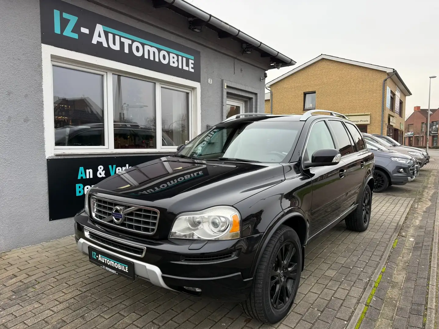 Volvo XC90 D4 Momentum Geartronic (120 kW) 7 Sitze Schwarz - 1