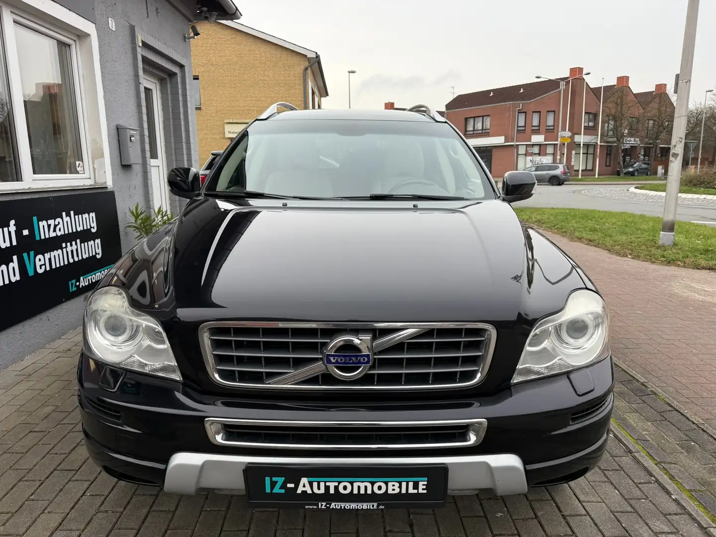 Volvo XC90 D4 Momentum Geartronic (120 kW) 7 Sitze Schwarz - 2