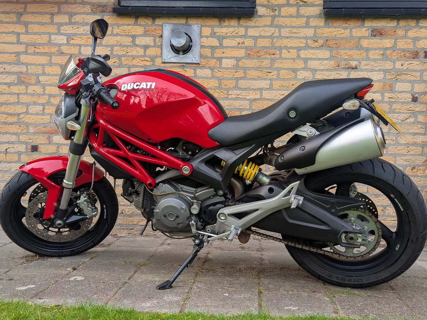 Ducati Monster 696 Roşu - 1