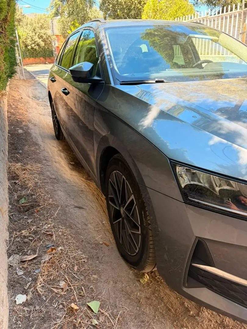 Skoda Octavia Combi 1.5 TSI 110kW DSG m-HEV Design Gris - 2