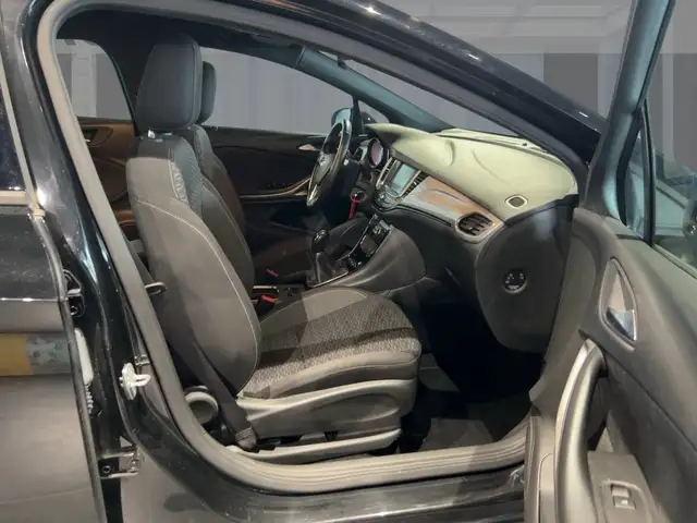 Opel Astra view 8