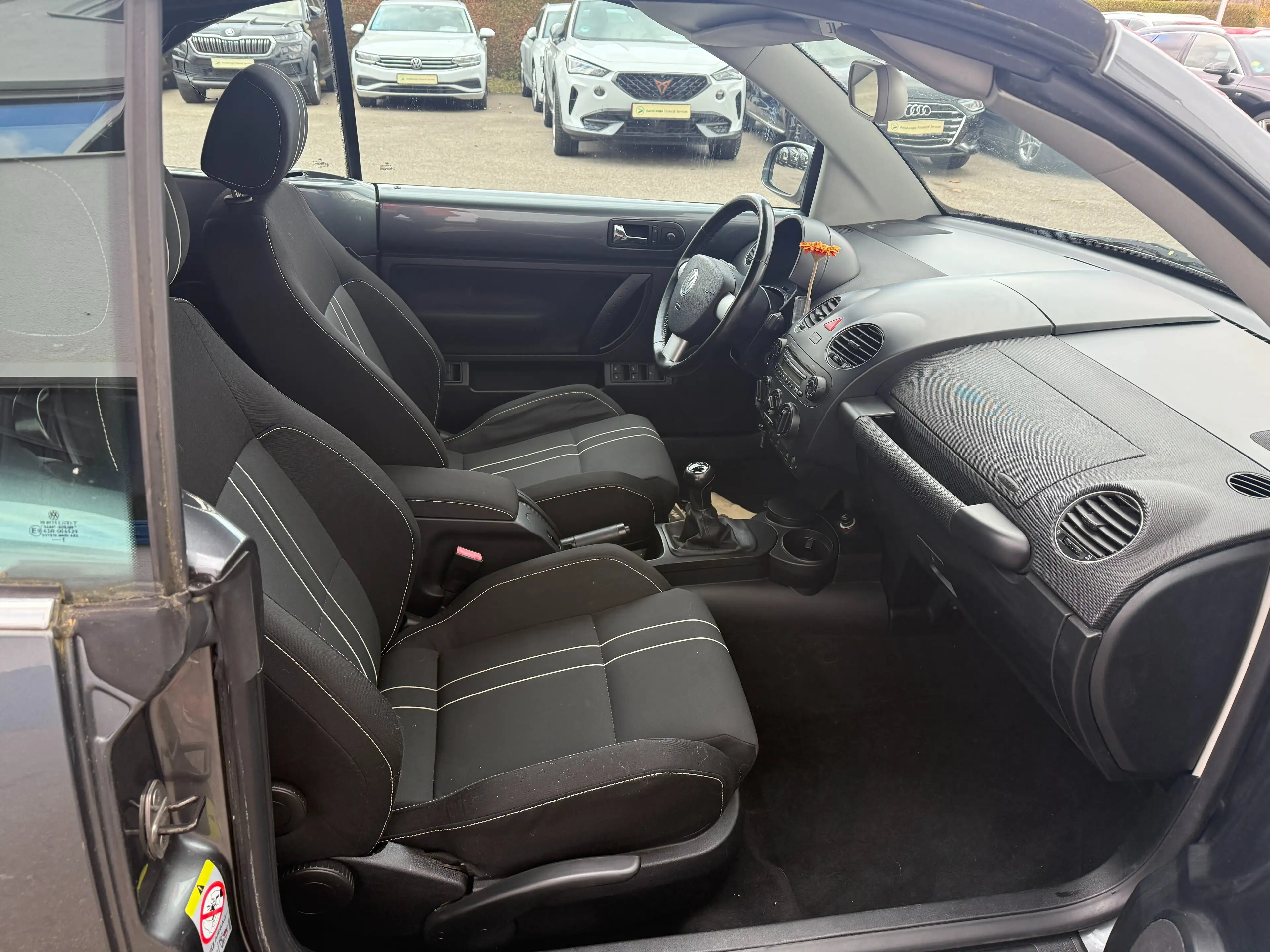 Volkswagen New Beetle 1.6 — photo 8