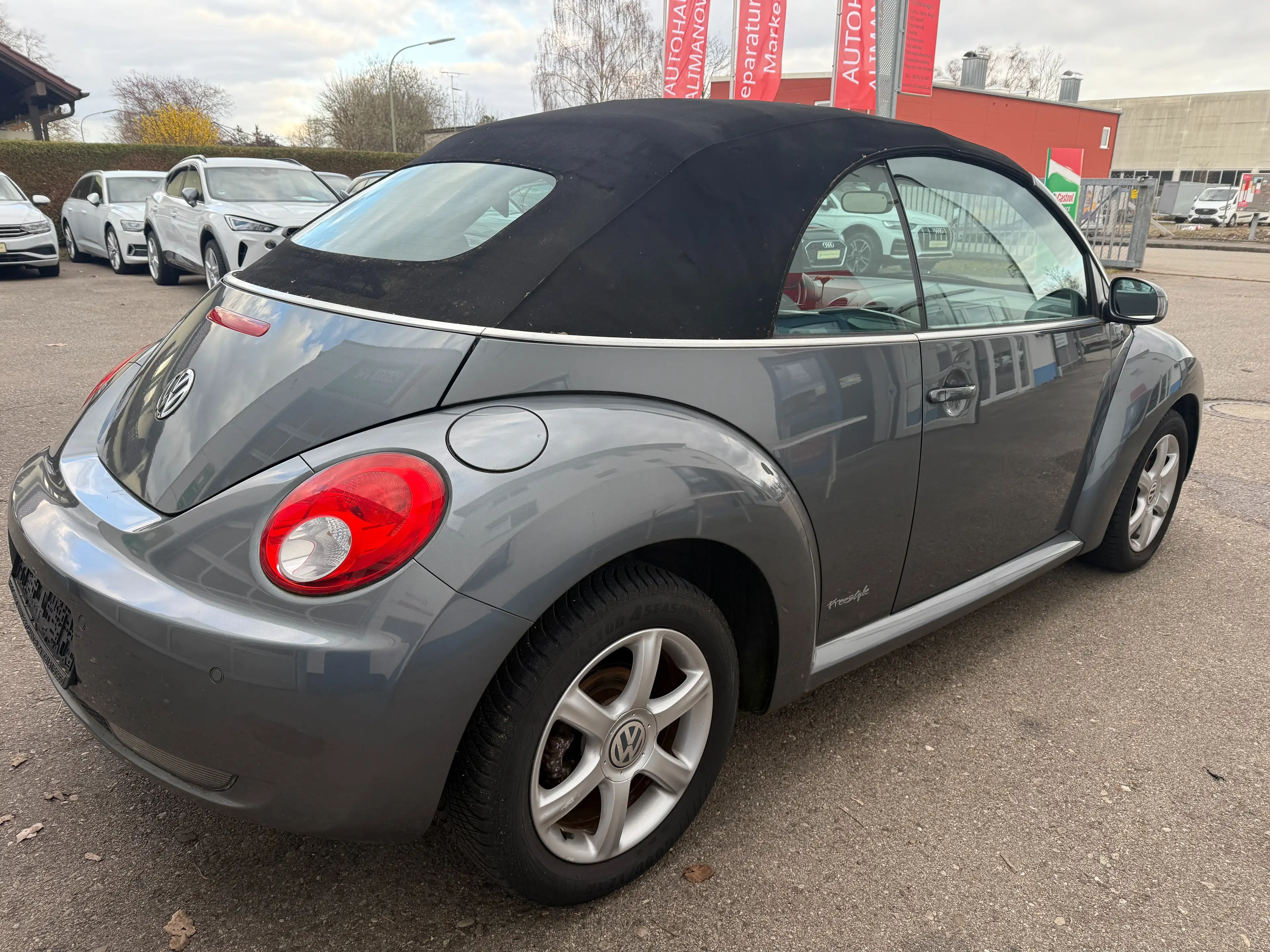 Volkswagen New Beetle 1.6 — photo 6