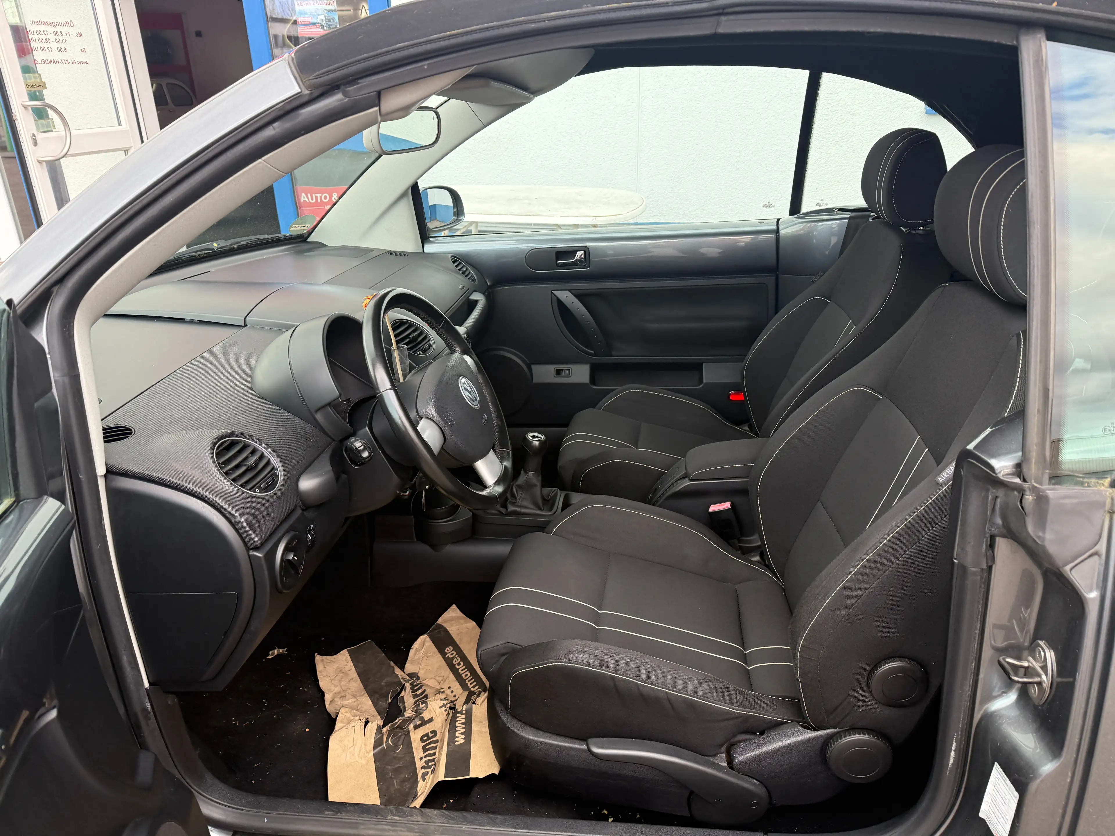 Volkswagen New Beetle 1.6 — photo 7