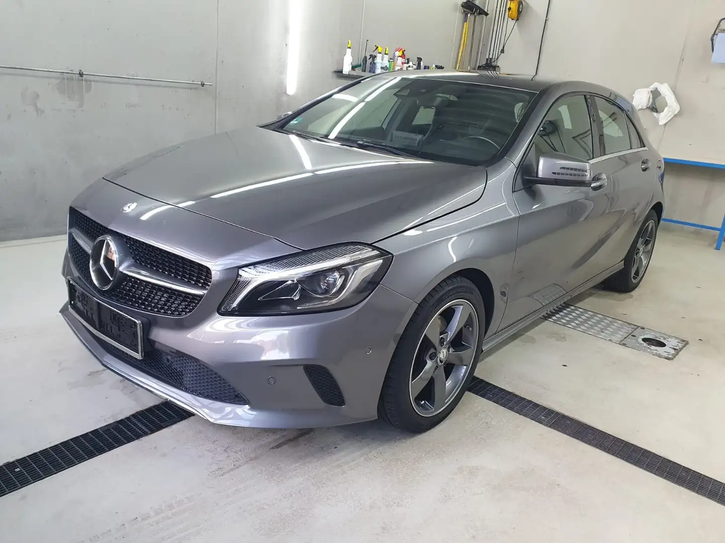 Mercedes-Benz A 200 A 200 d 4MATIC Aut. Grau - 2