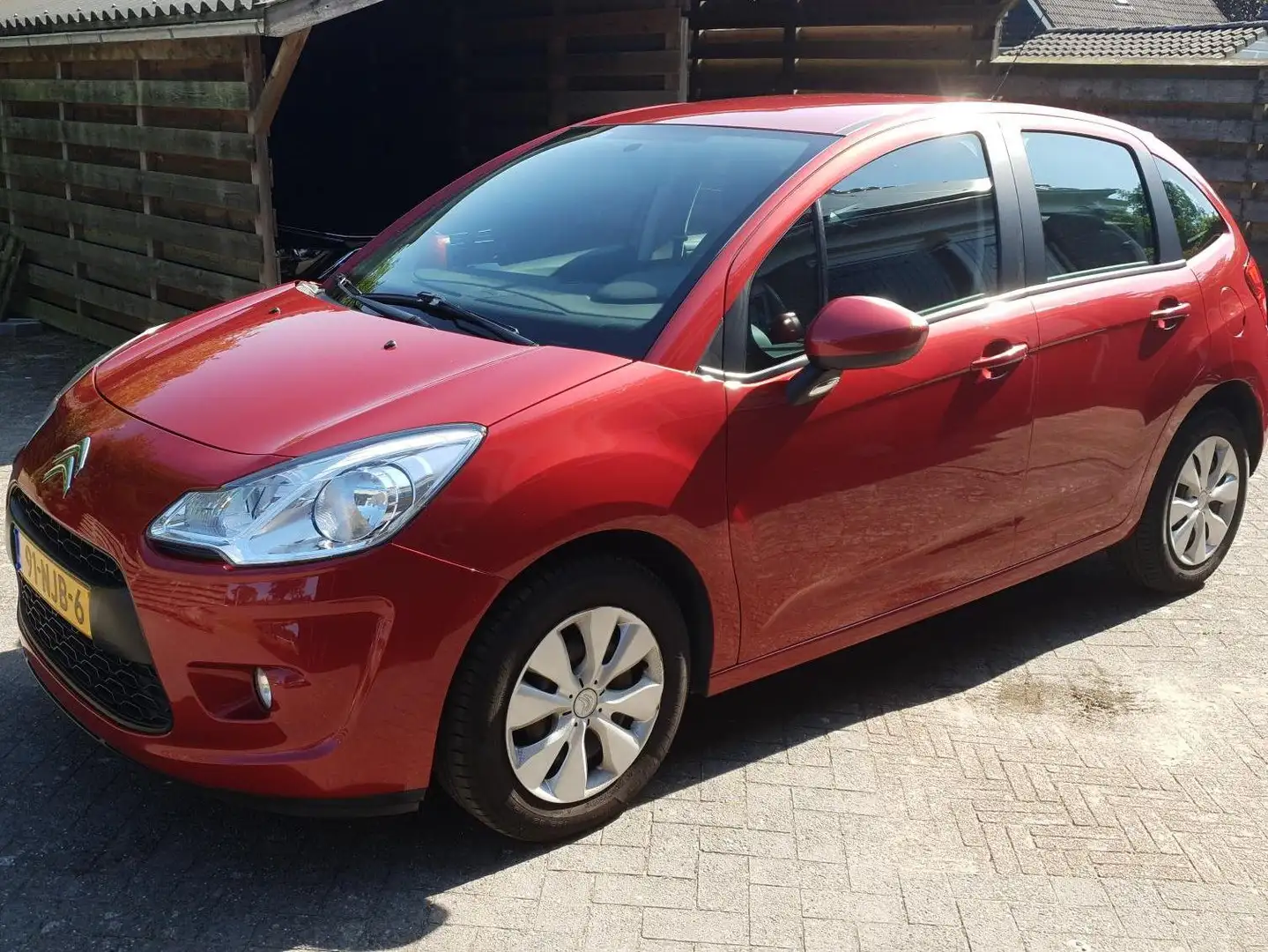 Citroen C3 1.4 Dynamique Rood - 1