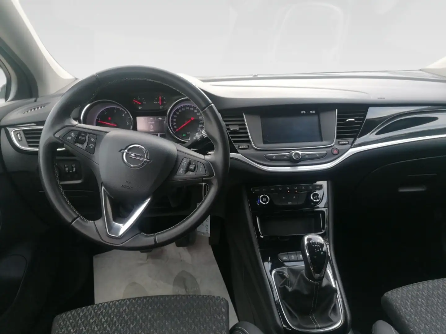Opel Astra 5p 1.6 cdti Innovation s&s 110cv Plateado - 2